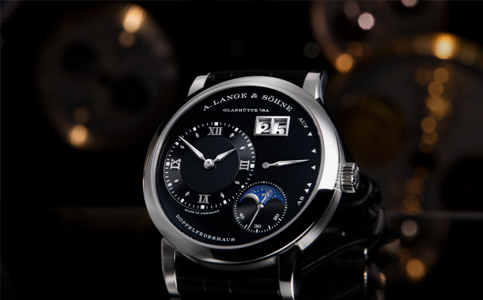朗格手表保養一次費用(朗格手表表蒙刮花了怎么辦?)