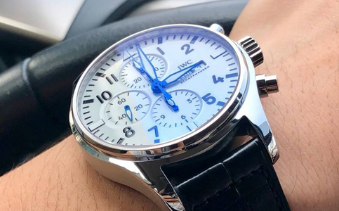 萬國手表售后維修（了解萬國手表表針變色的原因）