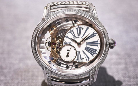 愛彼手表售后（調整愛彼手表表帶的步驟）